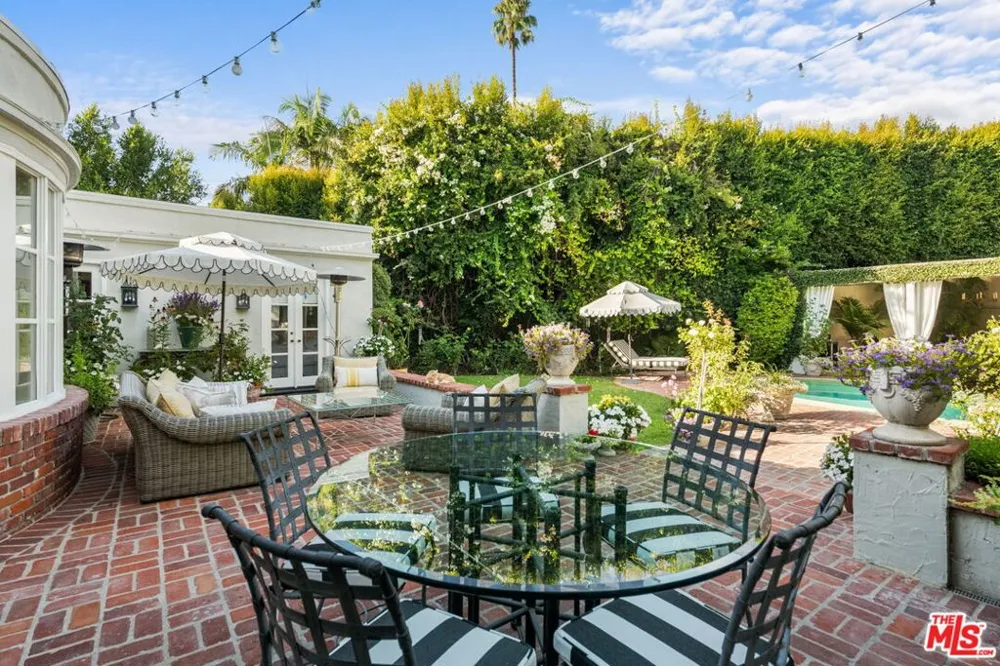 1110 Benedict Canyon Drive Beverly Hills, CA 90210