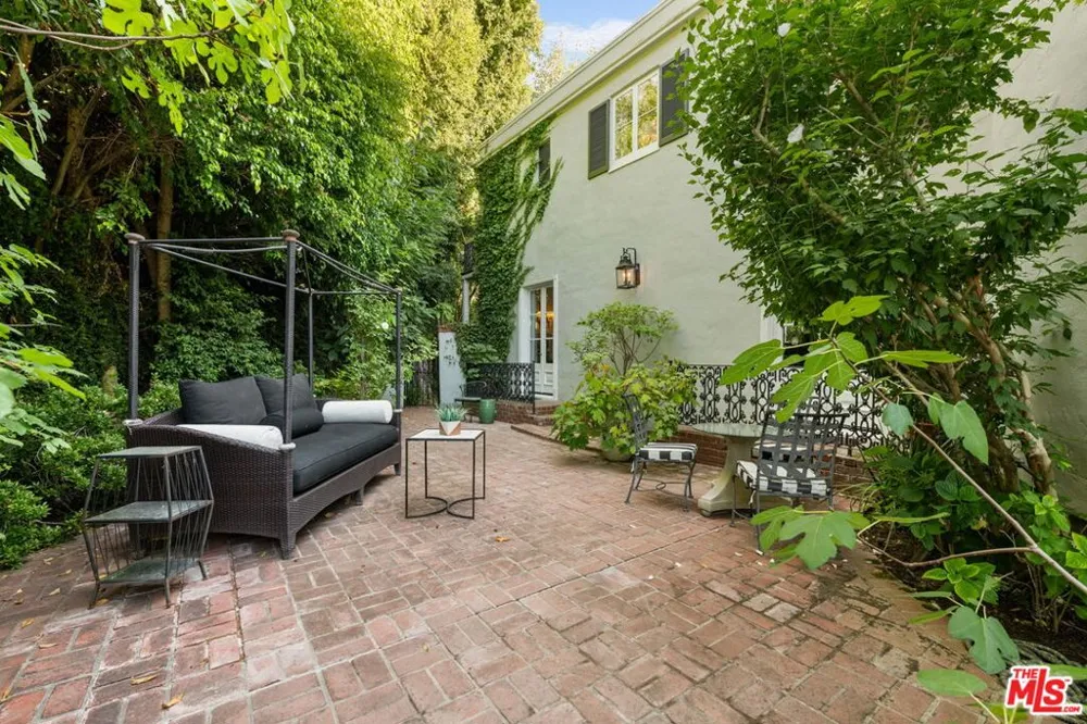 1110 Benedict Canyon Drive Beverly Hills, CA 90210