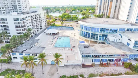 5445 Collins Ave #P2