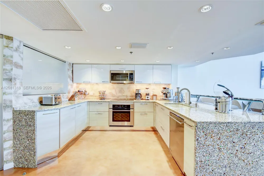 5445 Collins Ave #P2 Miami Beach, FL 33140