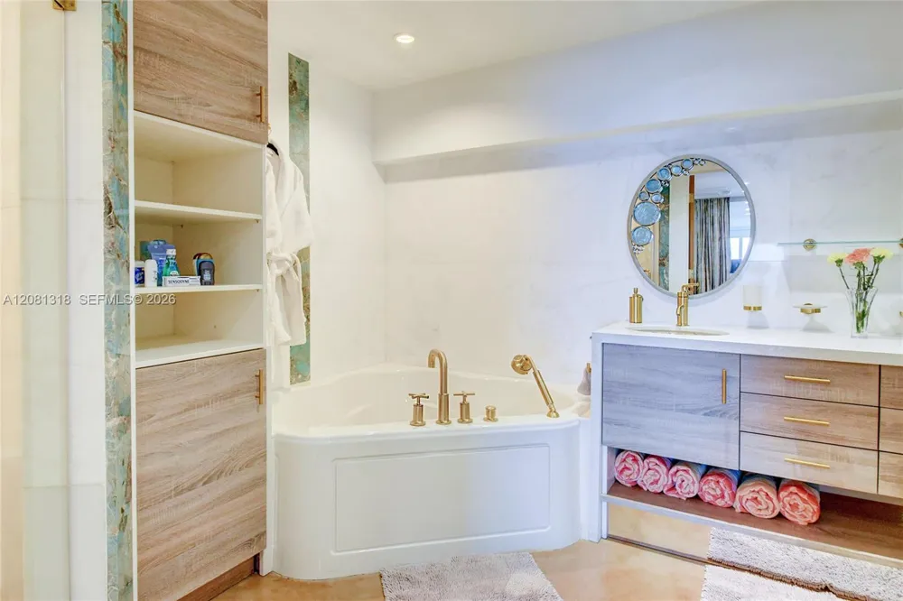 5445 Collins Ave #P2 Miami Beach, FL 33140
