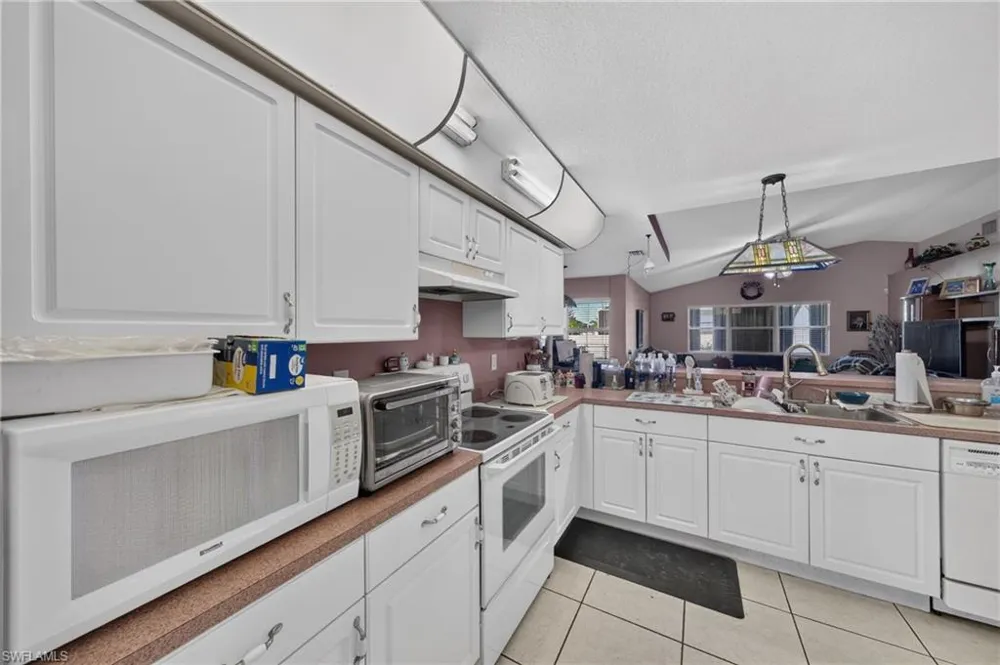 1224 NW 38th Avenue Cape Coral, FL 33993