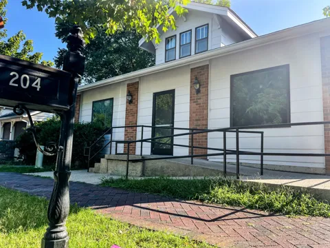 204 3rd Ave