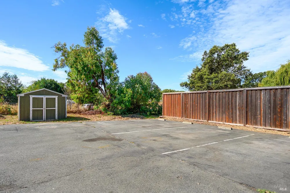 4862 Daywalt Road Sebastopol, CA 95472