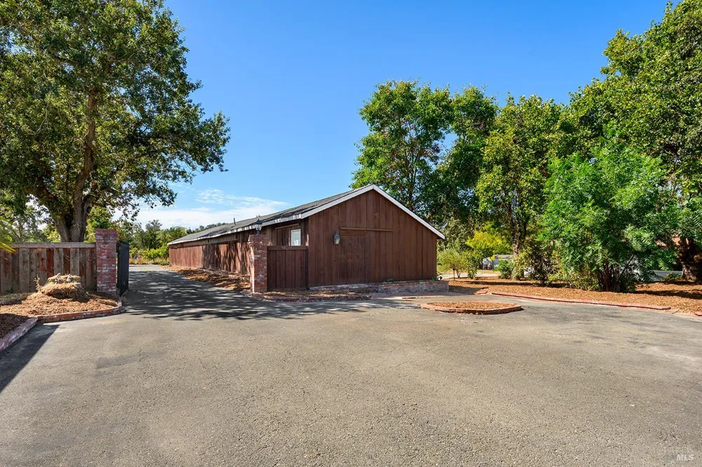 4862 Daywalt Road Sebastopol, CA 95472