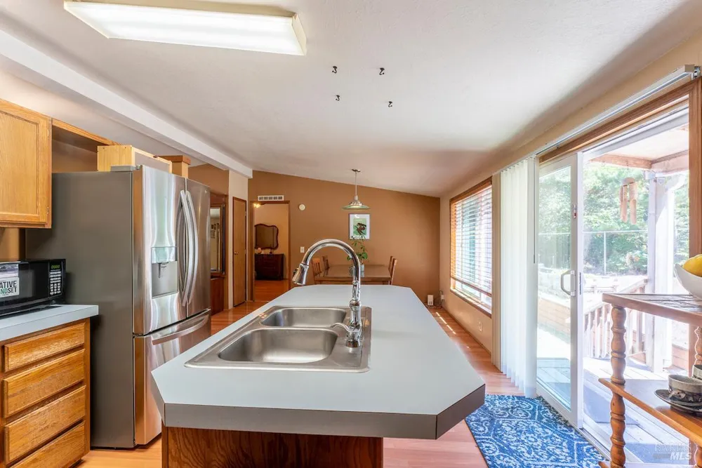 31290 Thomas Lane Fort Bragg, CA 95437