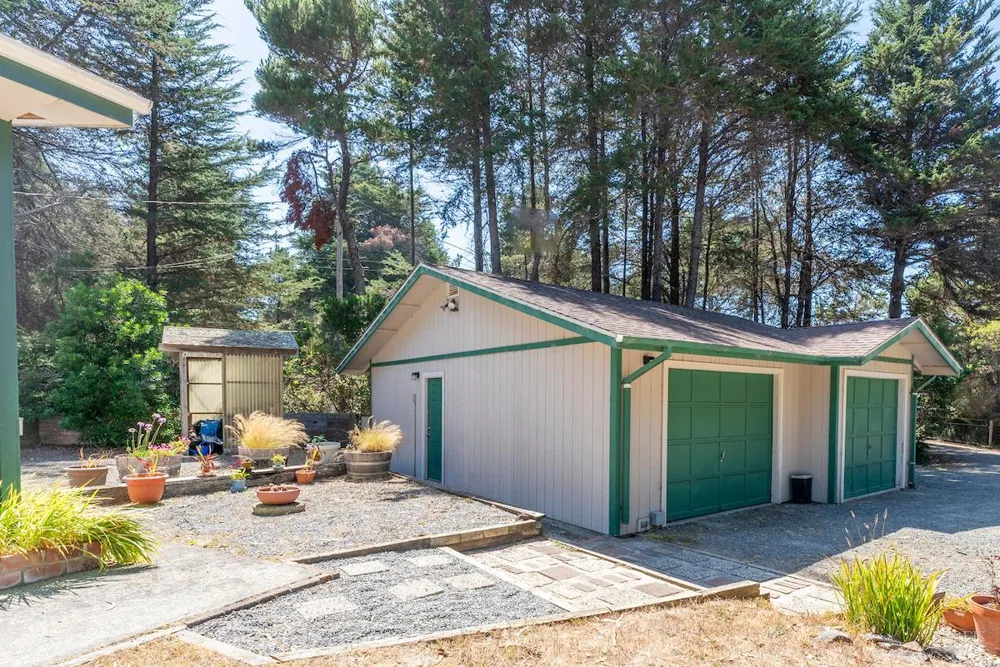 31290 Thomas Lane Fort Bragg, CA 95437