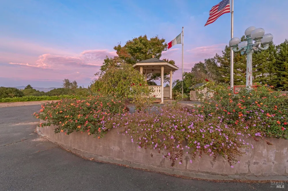 7096 Baker Lane Sebastopol, CA 95472