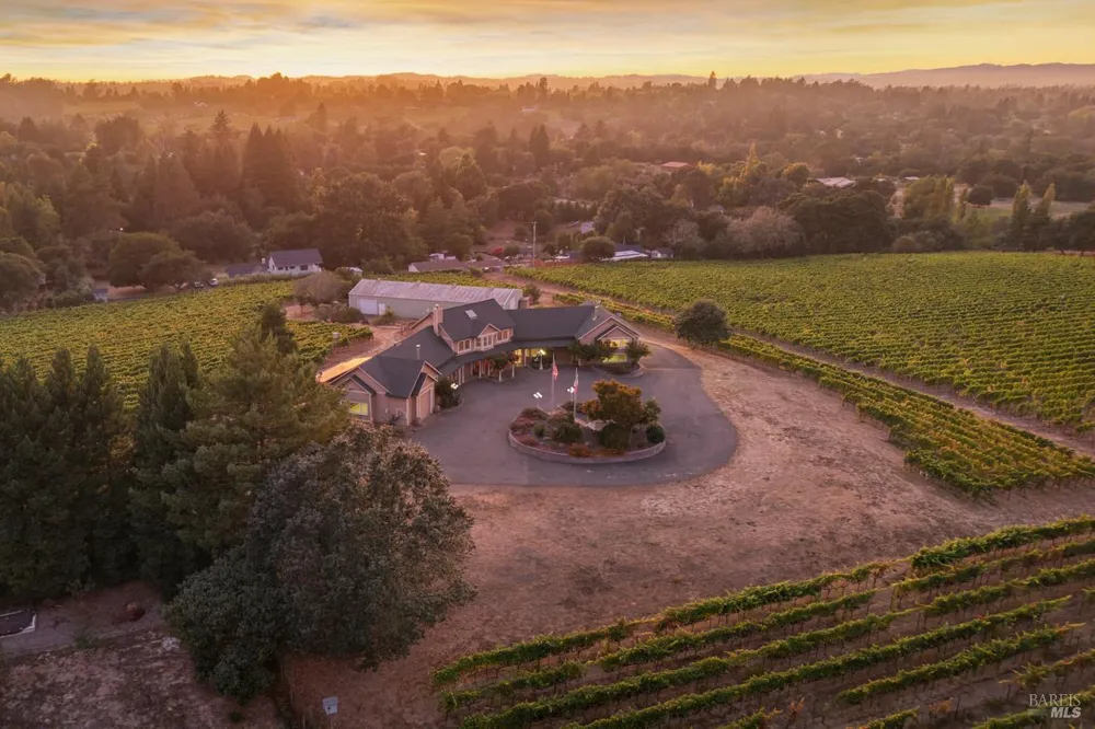 7096 Baker Lane Sebastopol, CA 95472