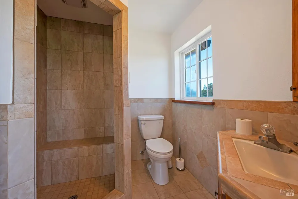 7096 Baker Lane Sebastopol, CA 95472