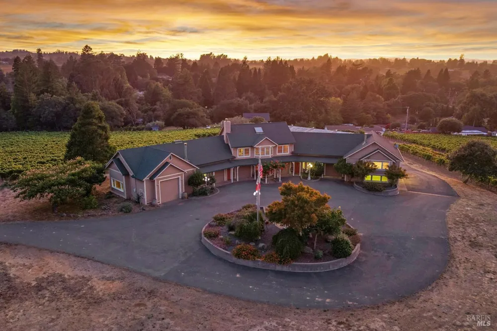 7096 Baker Lane Sebastopol, CA 95472