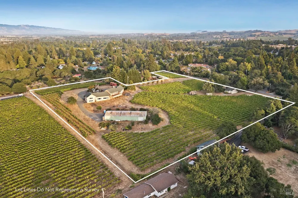 7096 Baker Lane Sebastopol, CA 95472