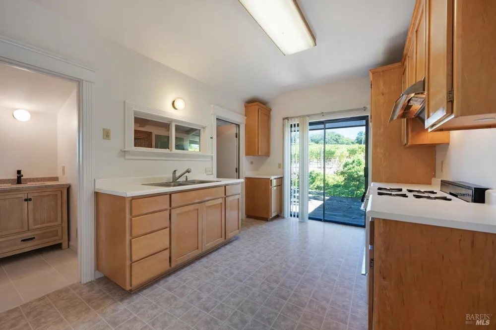 7096 Baker Lane Sebastopol, CA 95472