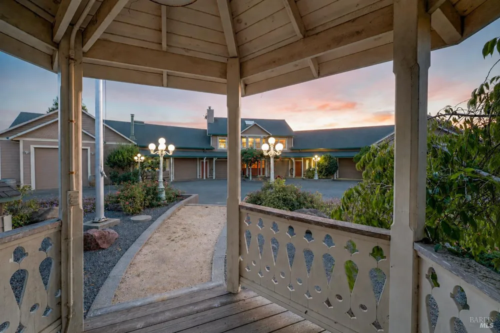7096 Baker Lane Sebastopol, CA 95472