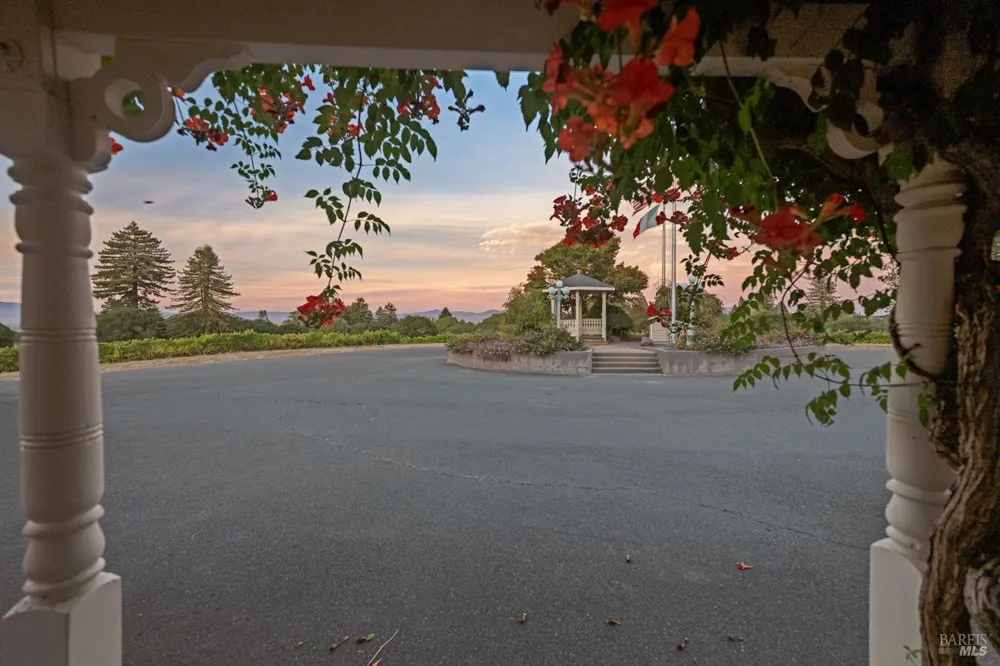 7096 Baker Lane Sebastopol, CA 95472