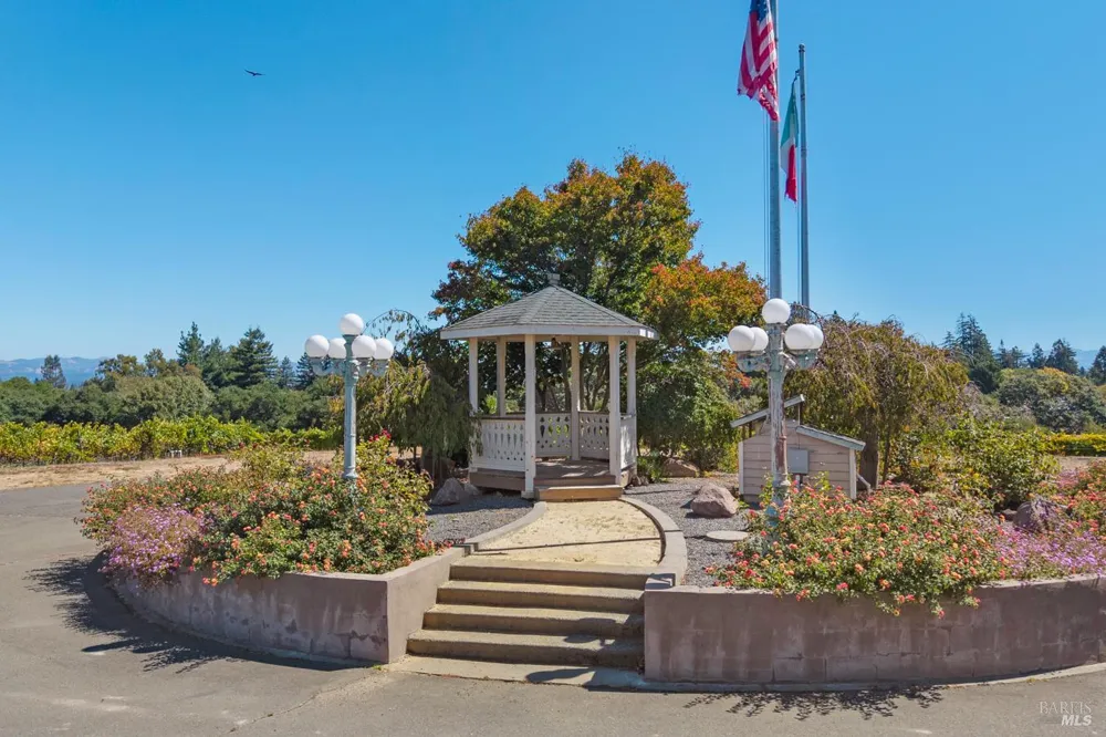 7096 Baker Lane Sebastopol, CA 95472