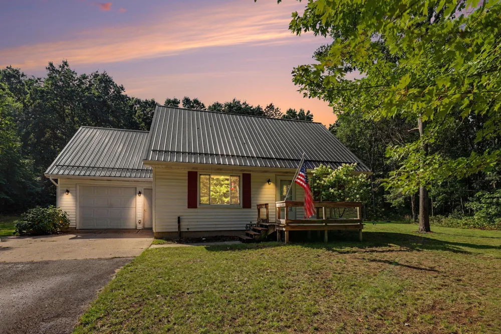5910 Pine Court Montcalm Township, MI 48838