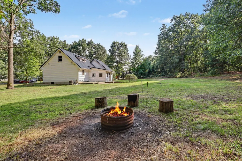 5910 Pine Court Montcalm Township, MI 48838