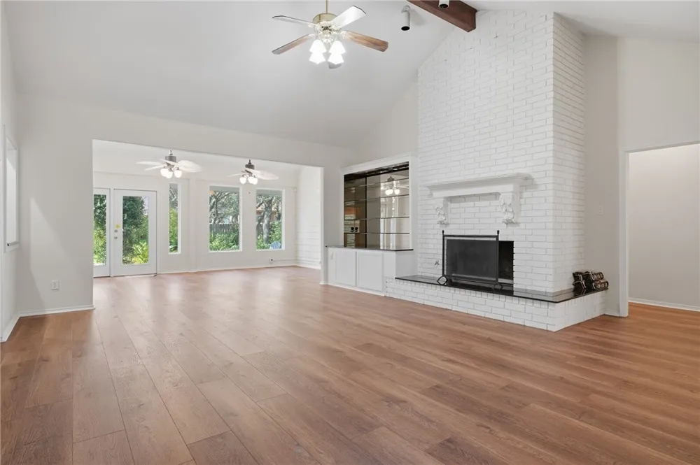 101 Peachtree Drive Rockport, TX 78382