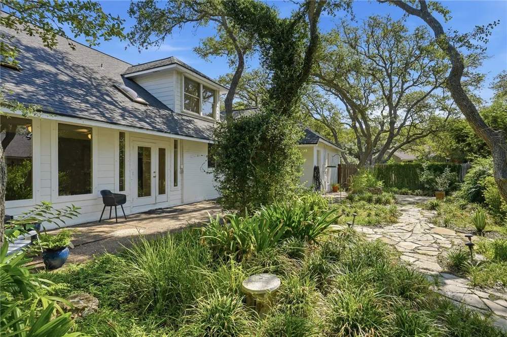 101 Peachtree Drive Rockport, TX 78382