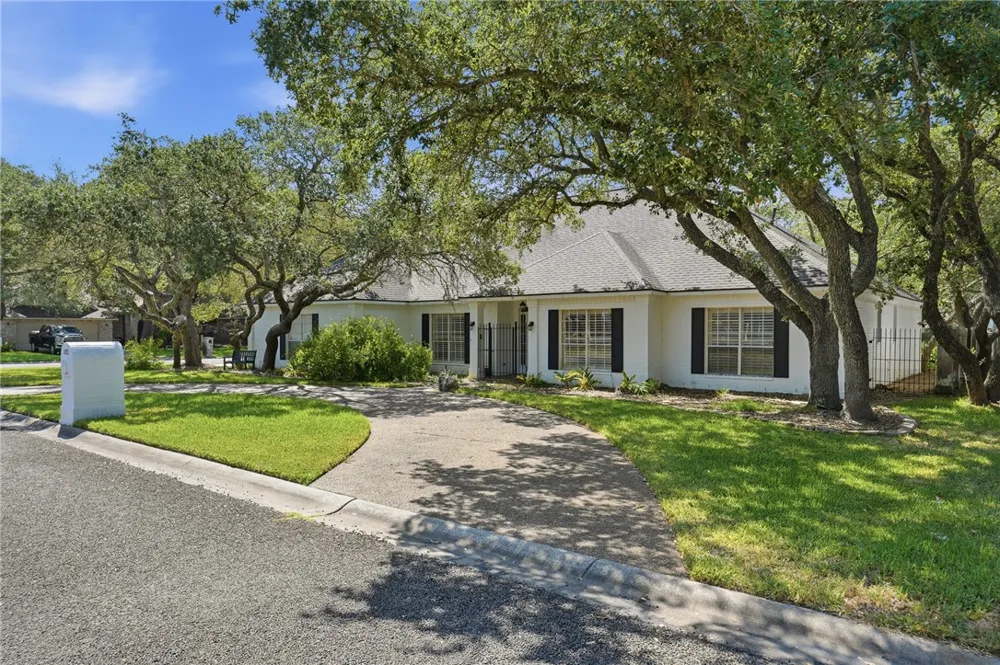 101 Peachtree Drive Rockport, TX 78382