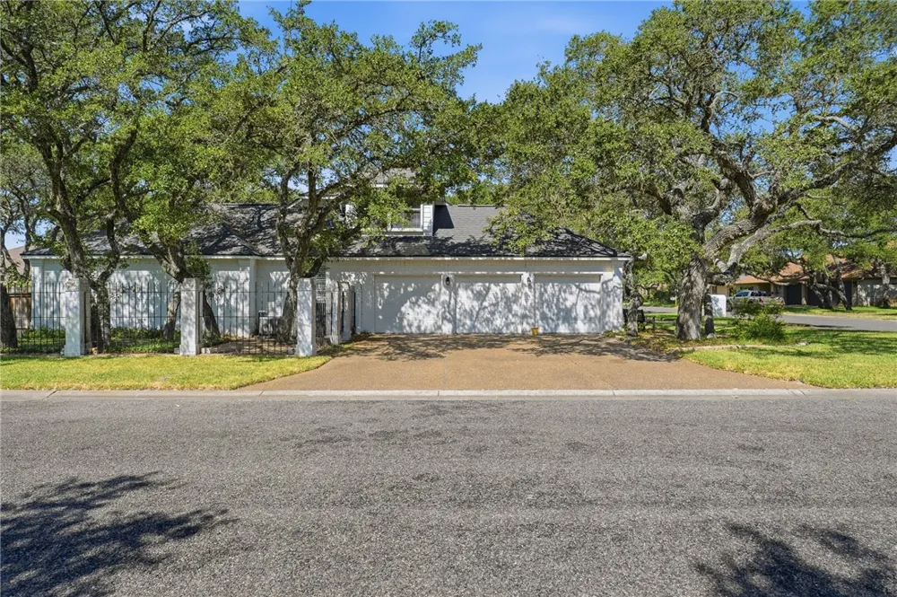101 Peachtree Drive Rockport, TX 78382