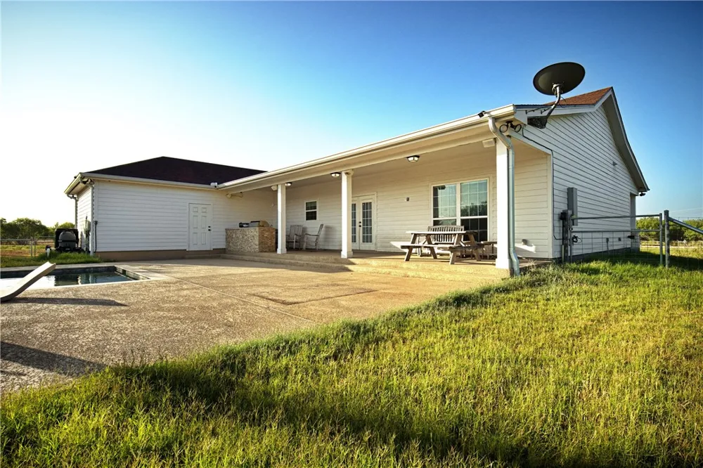 10023 County Rd 597/ HWY 9 (old) Mathis, TX 78368