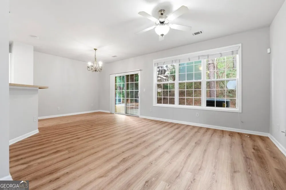 1006 Ivydale CIR Lawrenceville, GA 30045