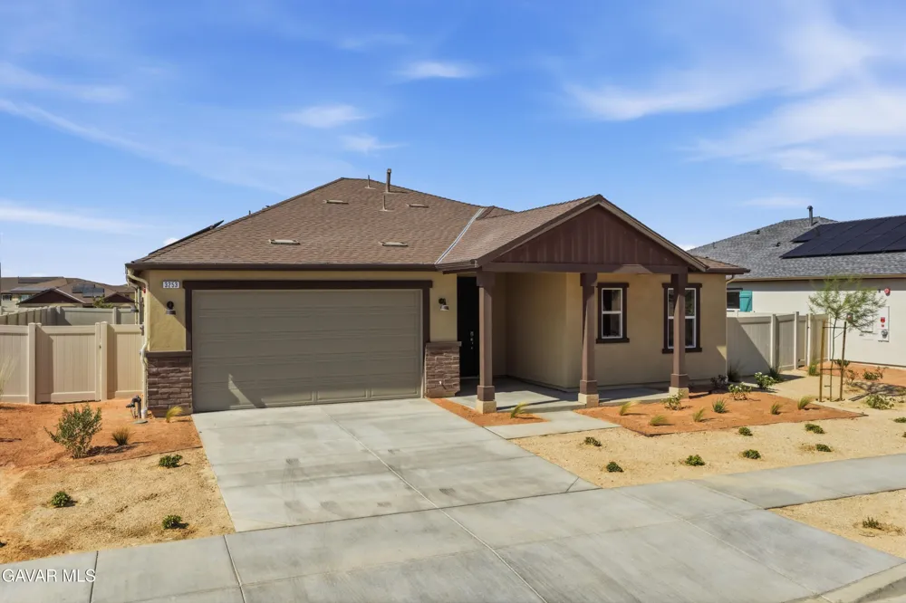 3253 E Avenue J 4 Lancaster, CA 93536
