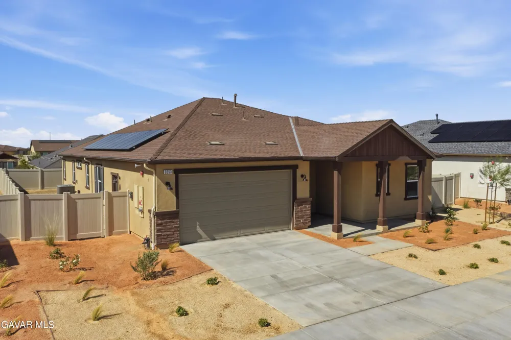 3253 E Avenue J 4 Lancaster, CA 93536