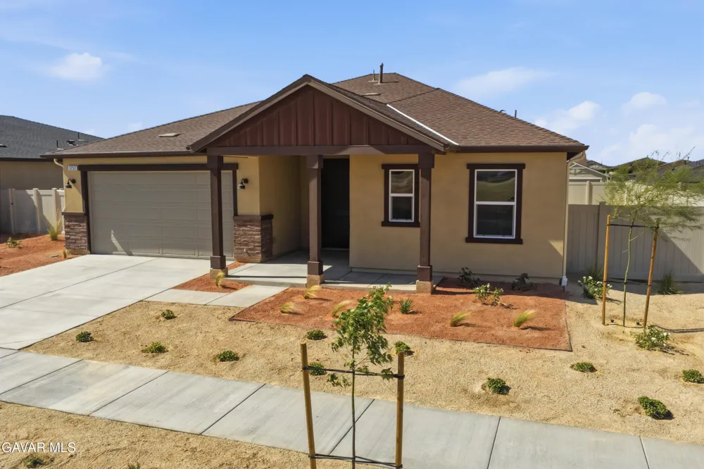 3253 E Avenue J 4 Lancaster, CA 93536