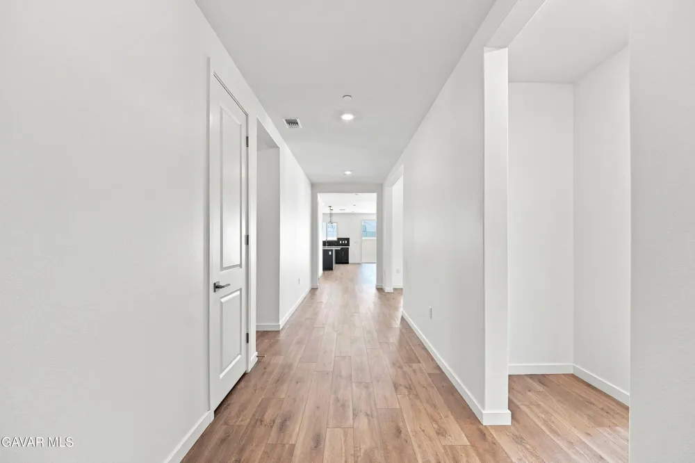 3253 E Avenue J 4 Lancaster, CA 93536
