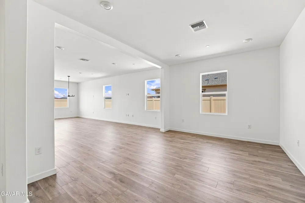 3253 E Avenue J 4 Lancaster, CA 93536
