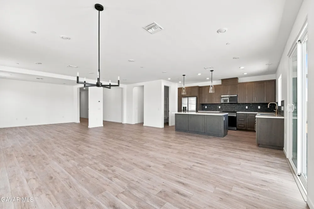 3253 E Avenue J 4 Lancaster, CA 93536