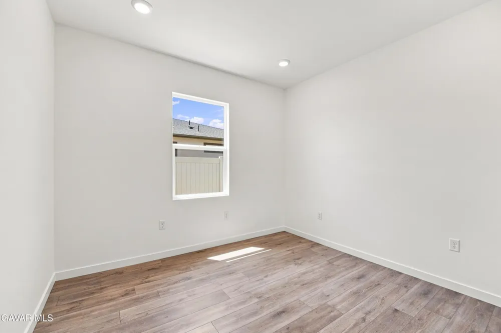 3253 E Avenue J 4 Lancaster, CA 93536