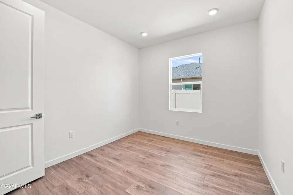 3253 E Avenue J 4 Lancaster, CA 93536