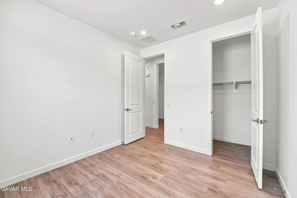 3253 E Avenue J 4 Lancaster, CA 93536