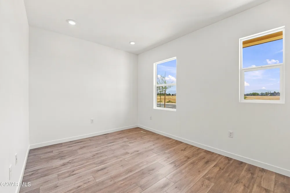 3253 E Avenue J 4 Lancaster, CA 93536