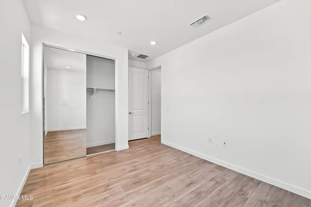 3253 E Avenue J 4 Lancaster, CA 93536