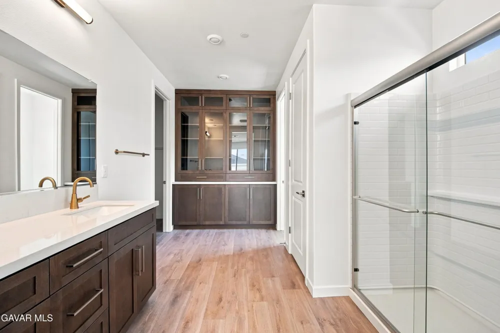 3253 E Avenue J 4 Lancaster, CA 93536