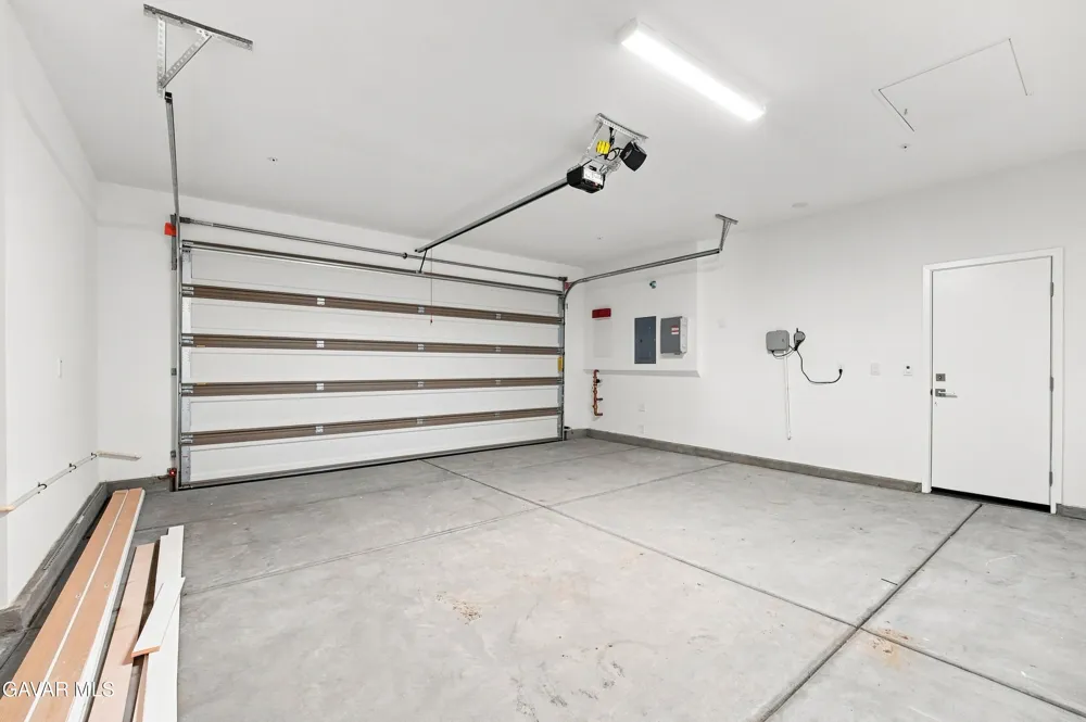 3253 E Avenue J 4 Lancaster, CA 93536