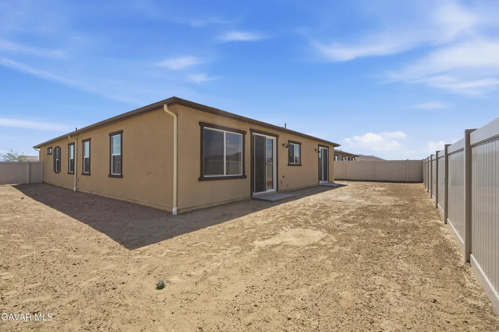 3253 E Avenue J 4 Lancaster, CA 93536