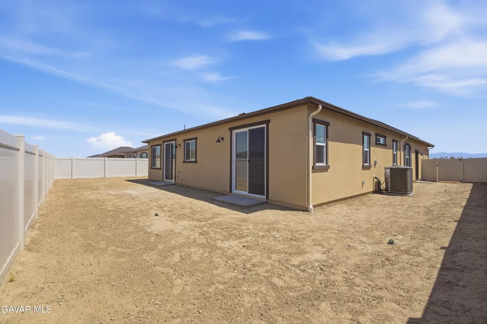 3253 E Avenue J 4 Lancaster, CA 93536