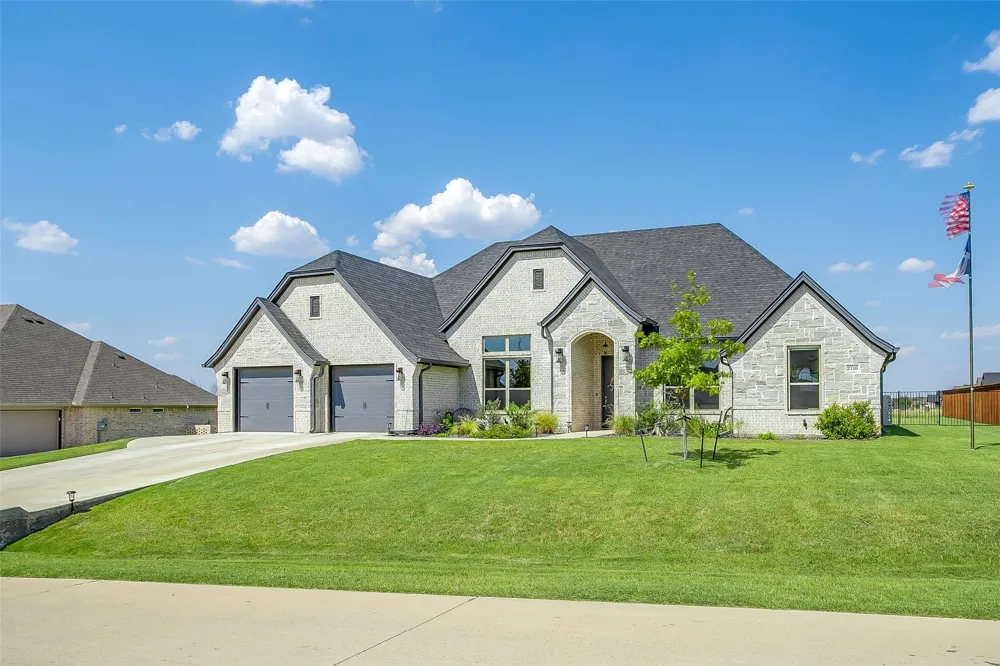 2716 Village Road Granbury, TX 76049