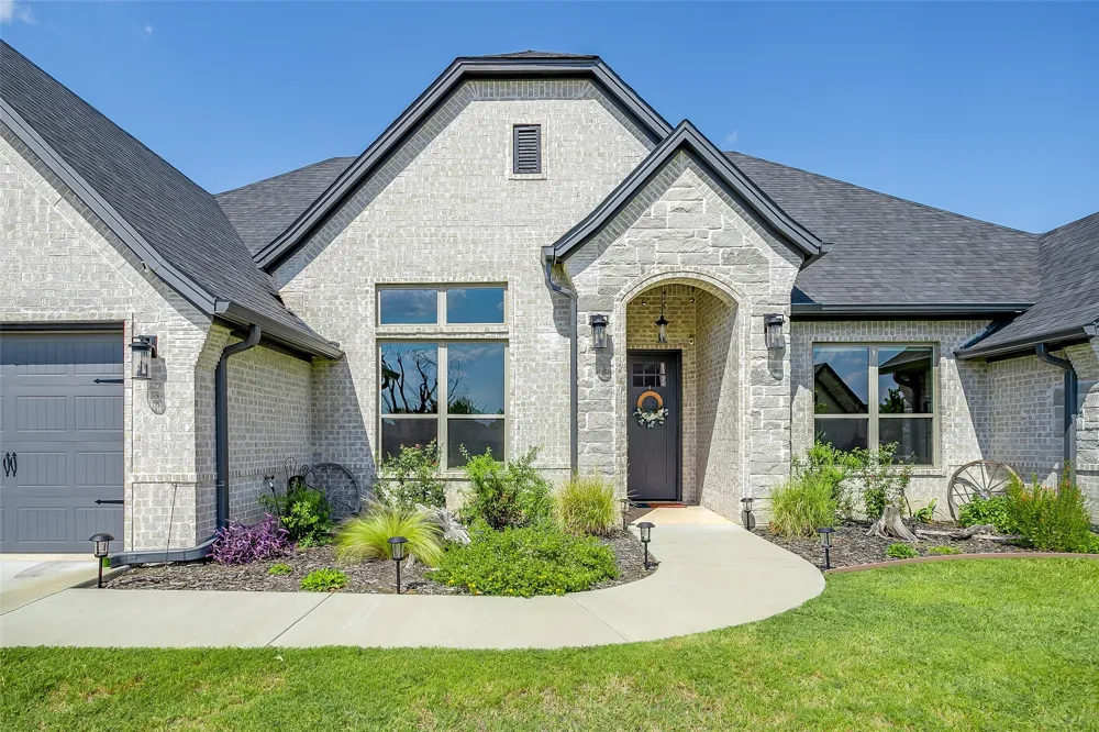 2716 Village Road Granbury, TX 76049