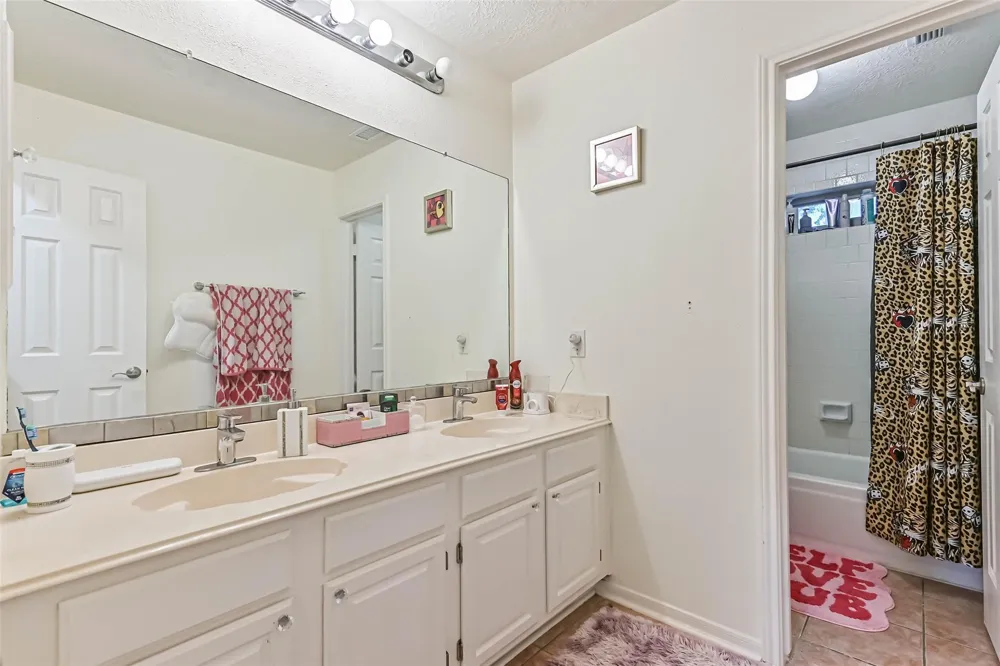 2115 Aberdeen Drive League City, TX 77573