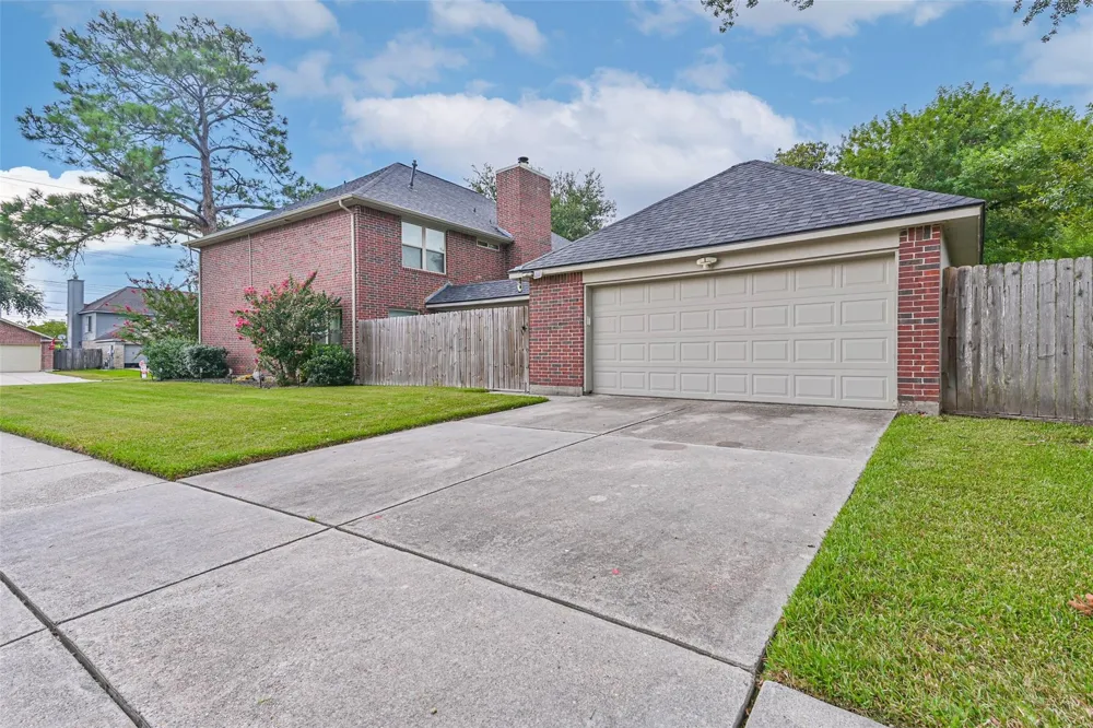 2115 Aberdeen Drive League City, TX 77573