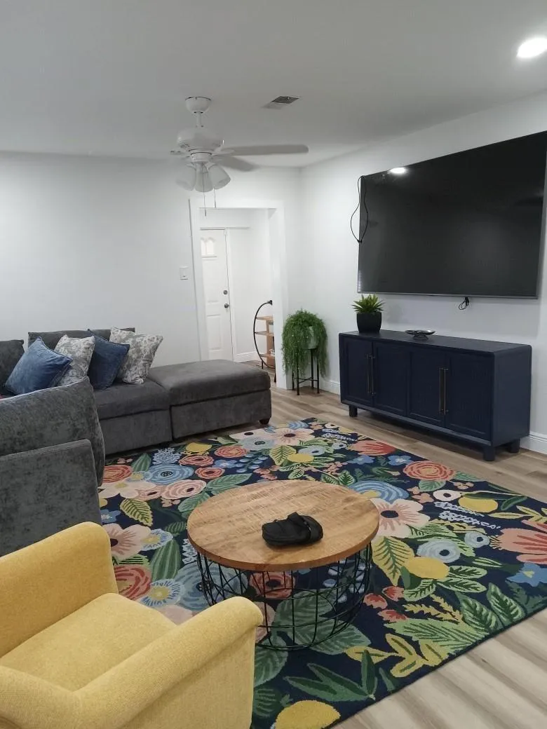 3211 Penn Street Houston, TX 77093