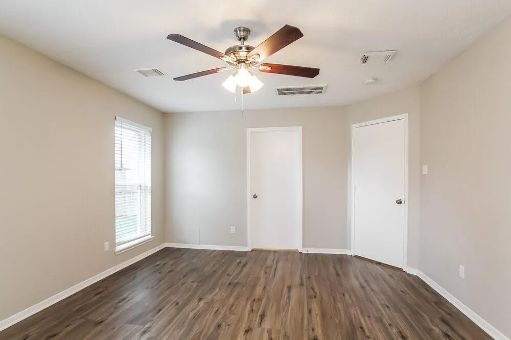 302 Dunford Court Highlands, TX 77562