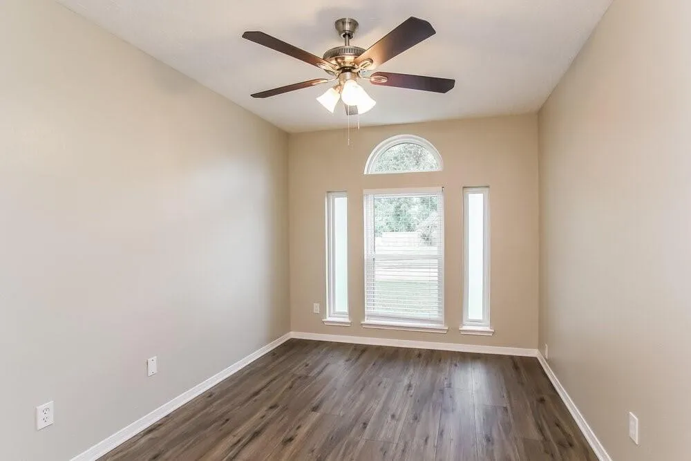 302 Dunford Court Highlands, TX 77562